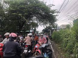 Man Kills Girlfriend and Injures Another Before Surrendering