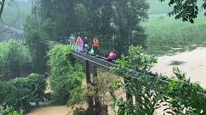 Medical Team Braves Floods to Deliver Baby in Thanh Hoa