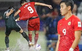 Nguyen Dinh Bac Faces Rough Play Ahead of Vietnam National Team Camp