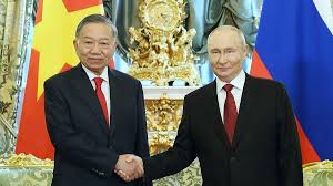 Putin Affirms Vietnam's Priority in Russian Policy