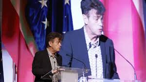 Santiago Auserón Emotionally Receives 2025 Aragonese Letters Award