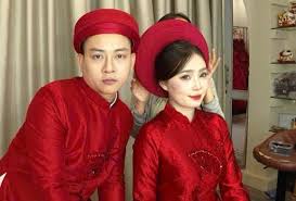 Singer Hoai Lam Surprises Fans with Wedding Photos
