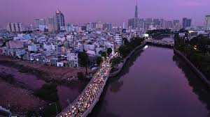 Construction Equipment Collapse Causes Traffic Chaos in Ho Chi Minh City