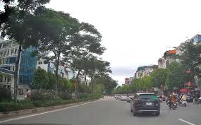 Hanoi Expands O Cho Dua Road by Trimming Median Strip
