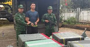 Lao Cai Border Guards Seize Truck Carrying 21,000 Smuggled Cigarettes
