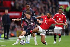 Manchester United and Tottenham Battle to a Draw in Premier League