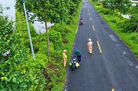 Over 400 Cars Fined for Speeding and Running Red Lights in An Giang
