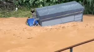Three Rescued from Truck Swept Away by Floods in Da Lat
