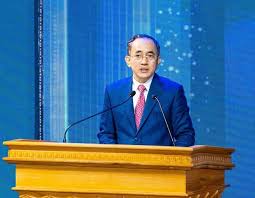 Vietnam's Richest Professor Loses 1.5 Trillion VND This Year